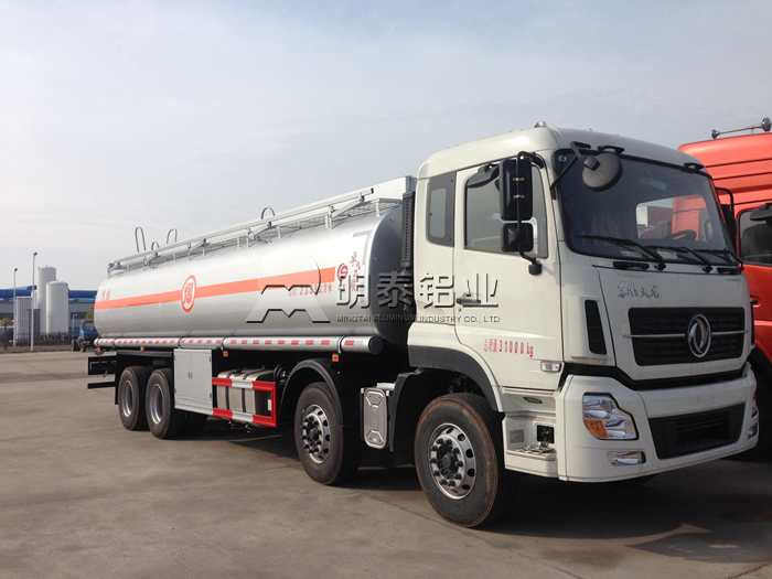 明泰鋁業(yè):采用鋁合金材質(zhì)的油罐車(chē)罐體更安全 明泰鋁業(yè):采用鋁合金材質(zhì)的油罐車(chē)罐體更安全